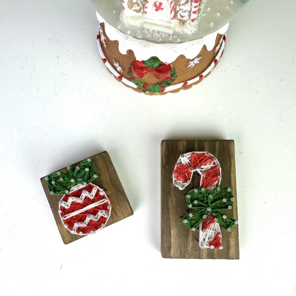 Magnesy String Art Wesołych Świąt